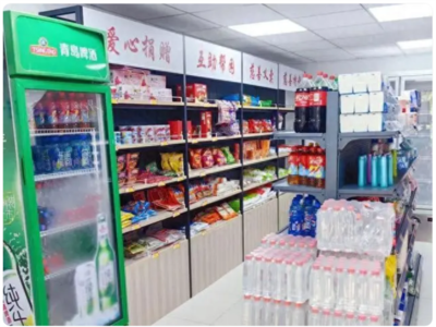 上海杨浦新江湾镇街道慈善超市开业，便利居民日用品选购